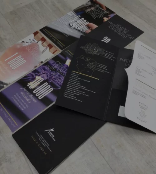 creation-graphique-plaquette-commerciale-brochure